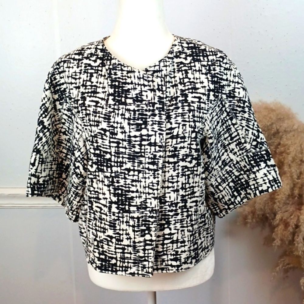 Kenneth Cole Women Y2k black/white abstract print 3/4 sleeve cropped jacket 12
